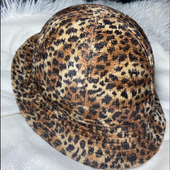 Kids Rinco Leopard Bucket Hat (ages 5+). - Picture 2 of 11